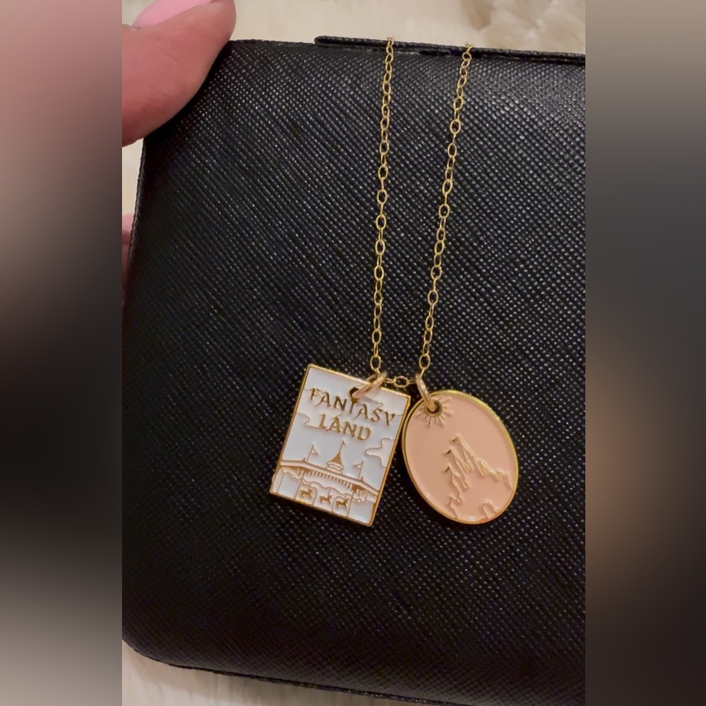 NWOT Jo&Co Disney Necklace Set W/Travel Case